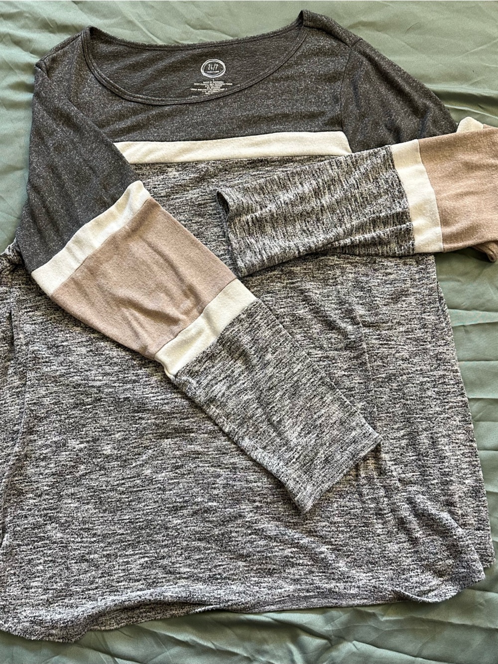 Casual Gray Colorblock Long-Sleeve Top with Cream & Tan Accents